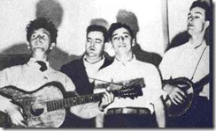 The Almanac Singers - WOODY GUTHRIE, LEE HAYS, MILLARD LAMPELL, PETE SEEGER- fueron los portavoces en los 40 de obreros, negros y sindicatos: llegaron a grabar un disco de canciones republicanas de la guerra civil española